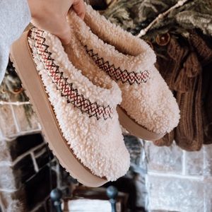 Tazz Ugg Braid Clog Platform Slippers